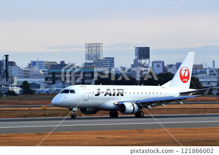 Osaka International Airport JAL Airplane Landing Ready Osaka International Airport JAL Airplane Landing Ready 121866002