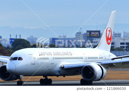 Osaka International Airport JAL Airplane Landing Ready Osaka International Airport JAL Airplane Landing Ready 121866030