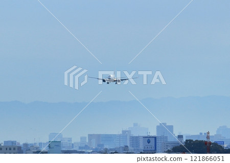 大阪國際機場 JAL 飛機著陸準備就緒 121866051