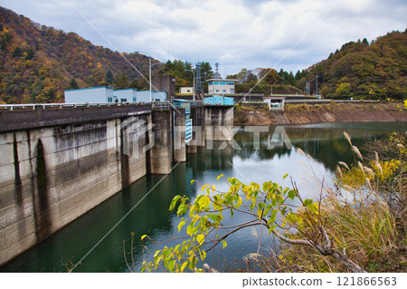 大壩湖和里山的秋天 121866563