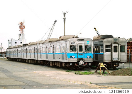 東京地鐵5000系列停靠碼頭進行海外換乘 121866919