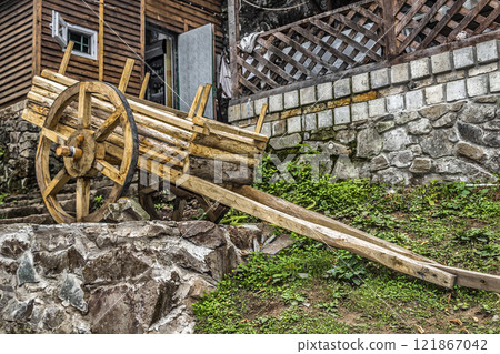 The abandoned cart 121867042