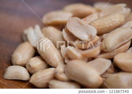 Image of buttered pea (stock photo) 121867340
