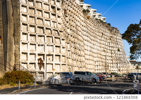 Yokohama City Grand Maison Sankeien: Slope collapse prevention: Slope frame construction 121868308
