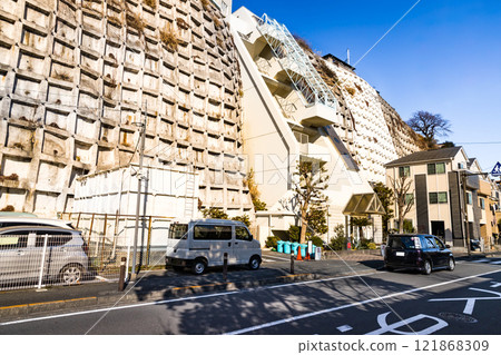 Yokohama City Grand Maison Sankeien: Slope collapse prevention: Slope frame construction 121868309
