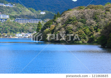 Hakone Lake Ashi scenery 121868685