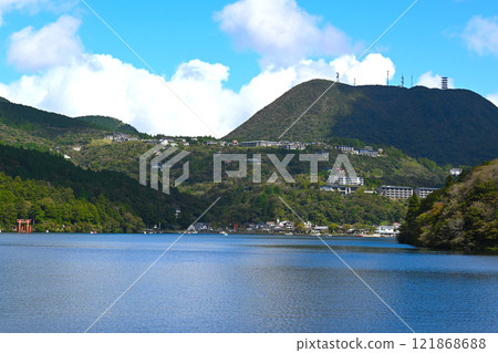 Hakone Lake Ashi scenery 121868688