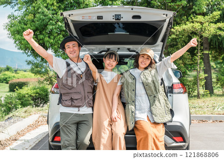 Family trip/Family traveling by car/Drive/Family 121868806