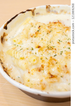 美味的便利商店食品通心粉烤 121869268
