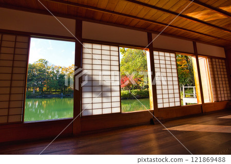 Snow hangings and autumn leaves in Yokokan Garden Snow hangings and autumn leaves in Yokokan Garden 121869488