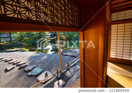 Snow hangings and autumn leaves in Yokokan Garden 121869509