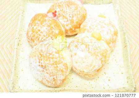 Raw donuts 121870777