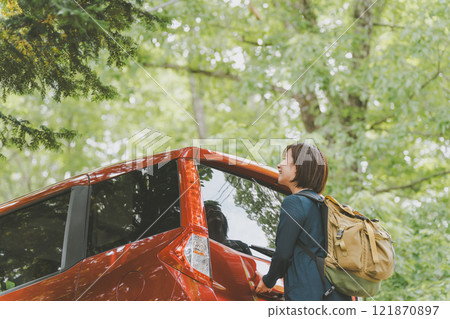 Female solitary travel 121870897