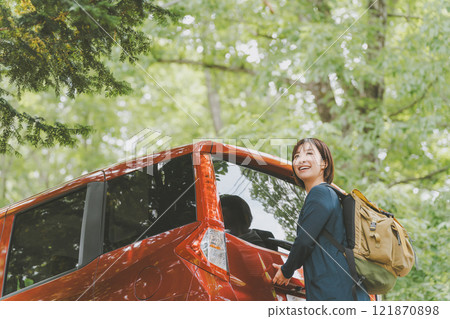 女性孤獨的旅行 121870898