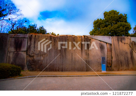 The mystery of Osaka Castle: a giant octopus stone 121872277