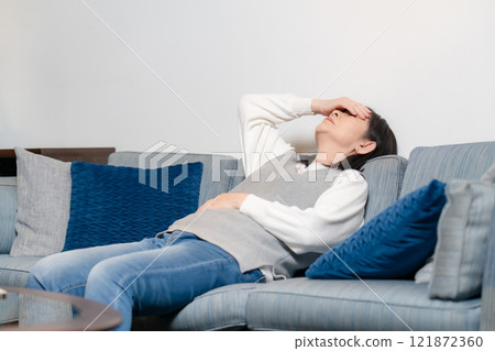 身體不適，發燒，高級女性 121872360