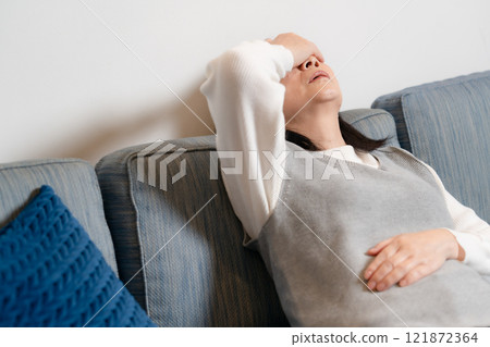 身體不適，發燒，高級女性 121872364