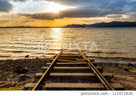一條通往大海的廢棄鐵路 一條通往大海的廢棄鐵路 121872626