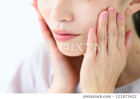 Women who care about nasolabial folds 121873422