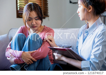 A psychiatrist counseling her patient 121874017