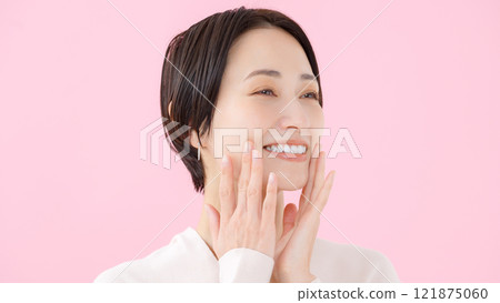 Women Skin Care 121875060