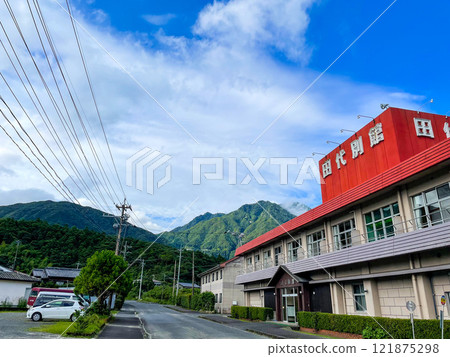 屋久島的白谷雲水峽健行|幽靈公主的森林和人們居住的小鎮[晴朗的藍天和朝聖的地方] 121875298