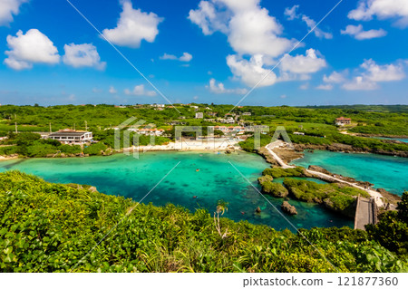 Emerald green ocean, white sand and blue sky as seen from the Imgya Marine Garden Observatory in Miyakojima Emerald green ocean, white sand and blue sky as seen from the Imgya Marine Garden Observatory in Miyakojima 121877360