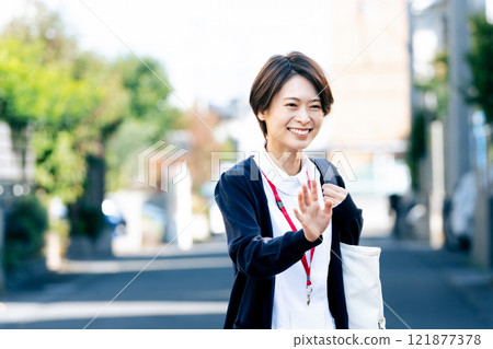 Female medical staff 121877378