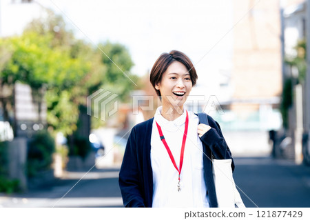Female medical staff 121877429