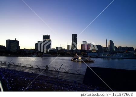 Marine Rouge from Osanbashi Pier 121877668