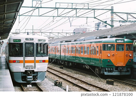 御殿場線313系和東海道線113系在沼津排隊 御殿場線313系和東海道線113系在沼津排隊 121878100