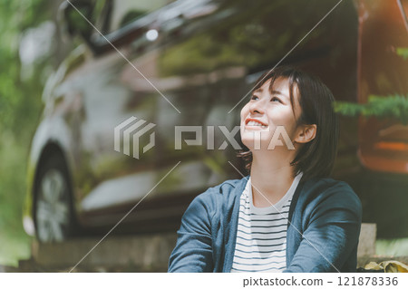 Female solitary travel 121878336