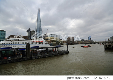 River Thames and The Shard River Thames and The Shard 121879269