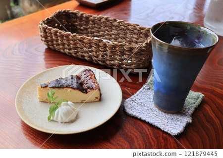 Cake and juice 121879445