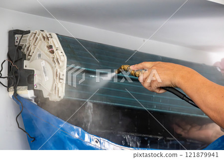 air conditioning cleaning service with water spray 121879941