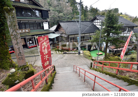 大岩山日石寺的參道（富山縣上市町） 121880380