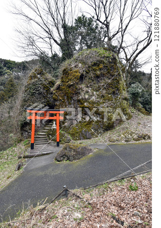 Oiwa Married Couple Rocks (Kamiichi Town, Toyama Prefecture) 121880769