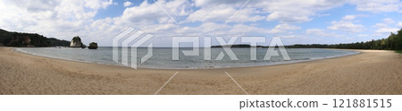 Panoramic photo of the seaside on a sunny day Panoramic photo of the seaside on a sunny day 121881515