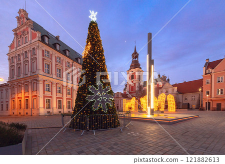 A festively decorated Christmas tree at the Collegial Square in Poznan. 121882613