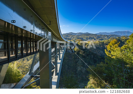 A view of Tenryukyo Gorge surrounded by mountains in Iida City (Nagano Prefecture) A view of Tenryukyo Gorge surrounded by mountains in Iida City (Nagano Prefecture) 121882688