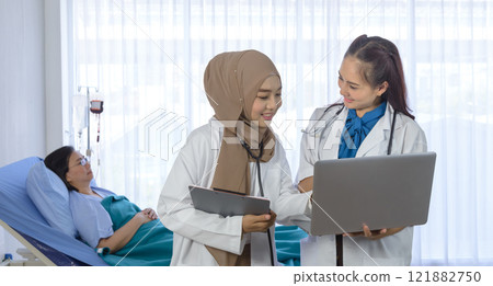 muslim, doctor, patient 121882750
