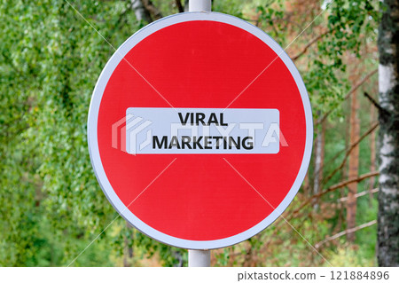 A red circular sign displays the phrase viral marketing, emphasizing its significance in modern business strategies and technology concepts A red circular sign displays the phrase viral marketing, emphasizing its significance in modern business strategies and technology concepts 121884896