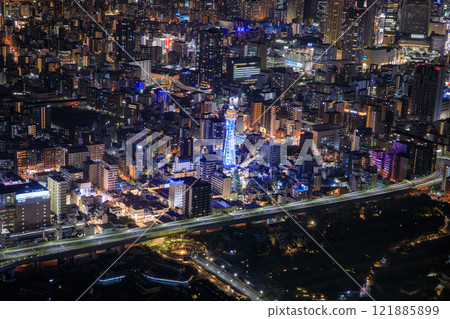 從大阪府阿倍野 Harukas 看到的通天閣和新世界夜景 121885899