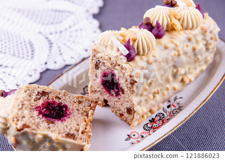 Travel Cake, Gateaux de Voyage with white chocolate ganache 121886023