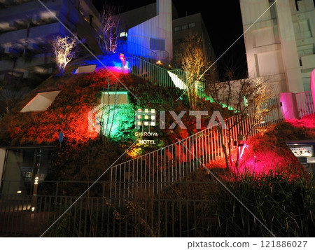 The illuminated Shiraiya Hotel in Maebashi The illuminated Shiraiya Hotel in Maebashi 121886027