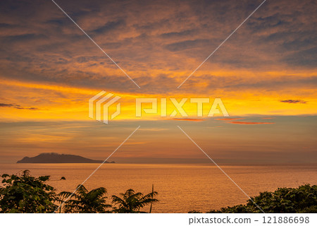 Sunset from Yakushima, the island where the gods reside (Summer) Sunset from Yakushima, the island where the gods reside (Summer) 121886698