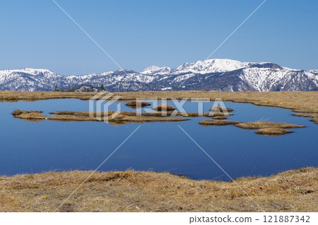 Early spring in Oze, Ayamedaira pond and snow-covered Mt. Hiragatake 121887342