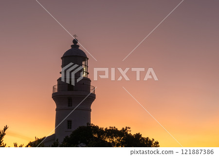 屋久島國家公園的日落和屋久島燈塔（夏季） 121887386