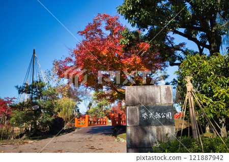 紫式部公園的秋葉 121887942