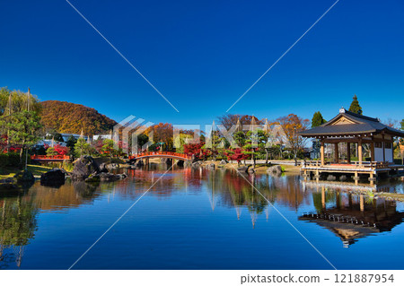 Murasaki Shikibu Park with autumn leaves Murasaki Shikibu Park with autumn leaves 121887954